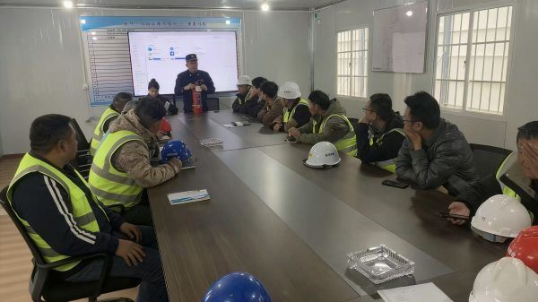 警企聯(lián)動(dòng)筑防線 消防演練保平安  ——金華?風(fēng)好正揚(yáng)帆項(xiàng)目部開展反詐宣傳與消防綜合培訓(xùn)、演練活動(dòng)
